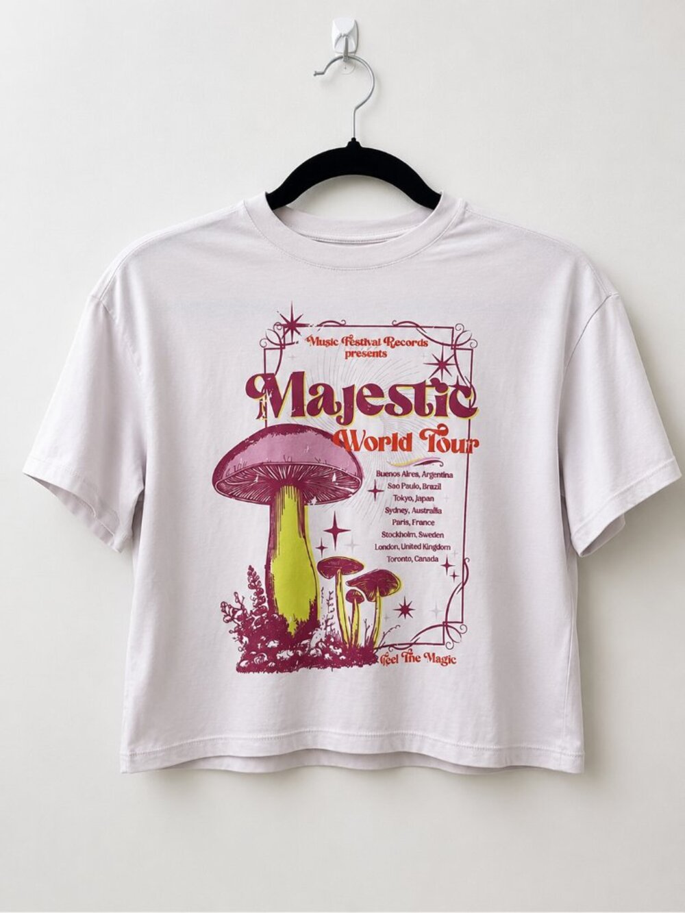 Majestic World Tour Cropped Off White Mushroom Graphic Tee Medium NWT
